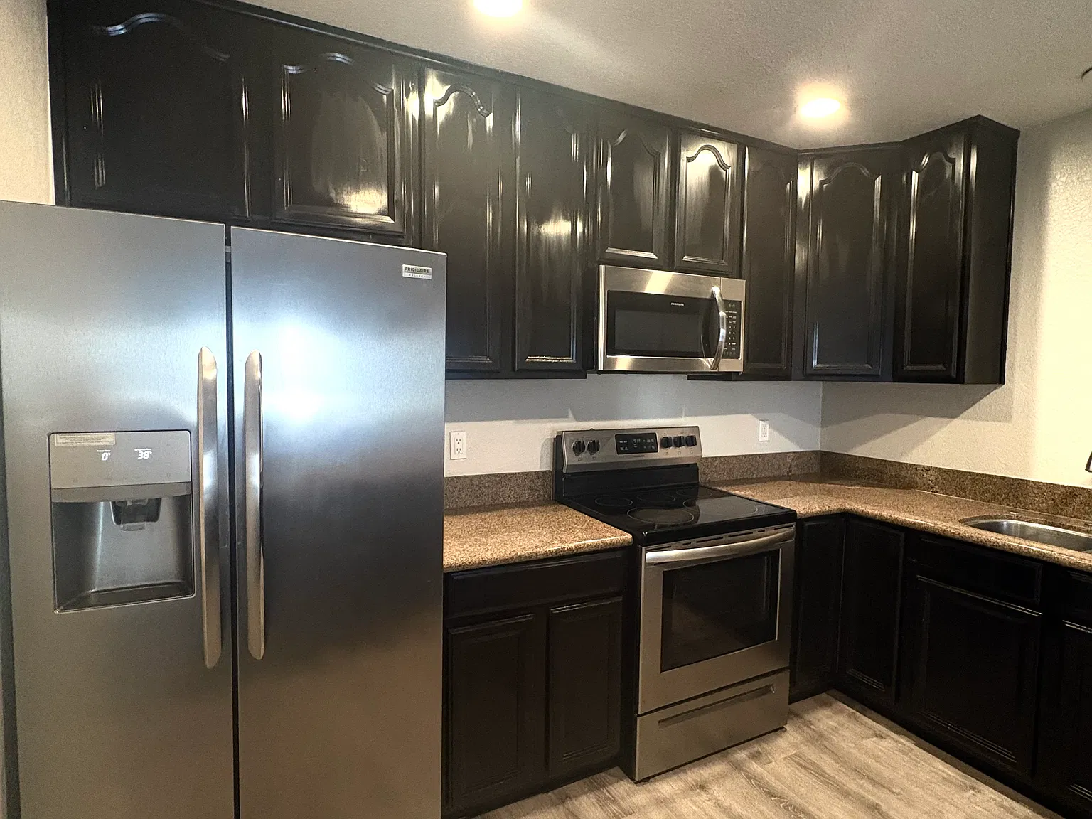 429 Autumn Dr — Photo 2