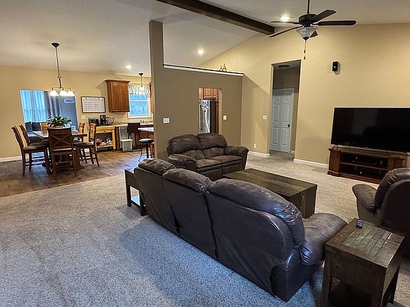 3rd image of 21 White Tail Cir