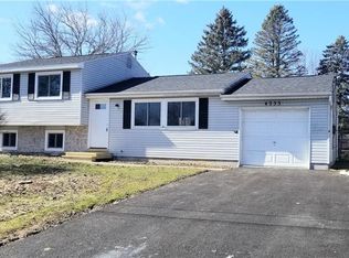 4253 Hunting Creek Dr, Clay, NY 13041