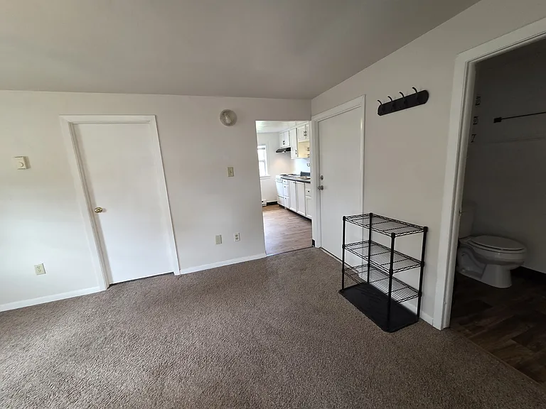 130 Karen St #4 — Photo 11
