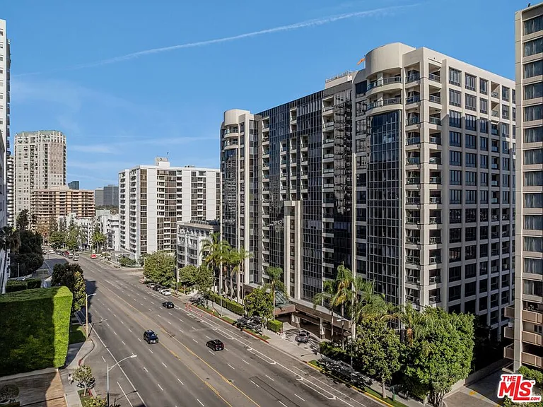 10724 Wilshire Blvd #712 — Photo 42