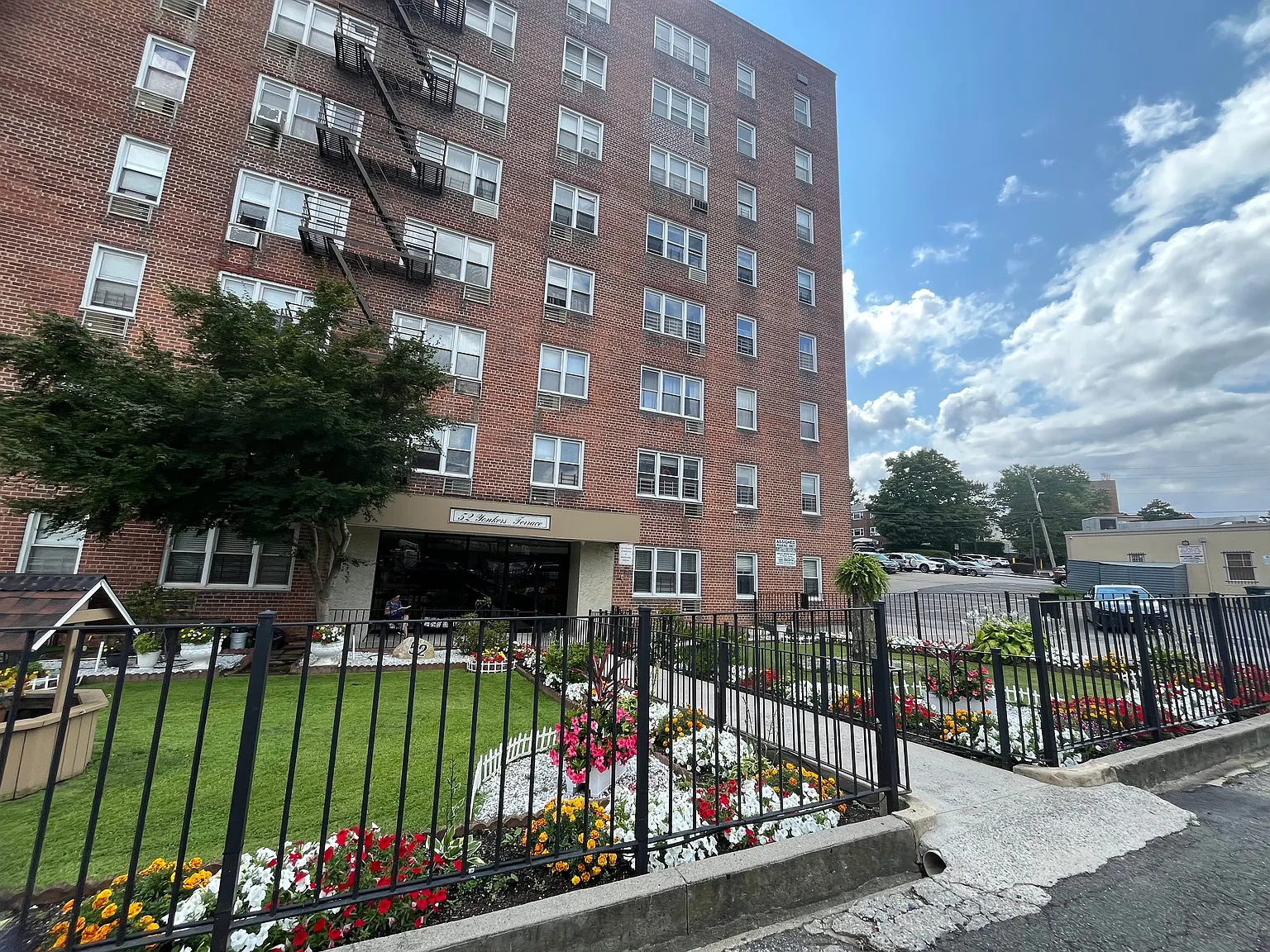 1 bed, 1.0 bath, 690 sqft, $1,750 — Photo 1