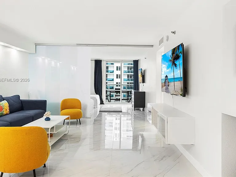 2401 Collins Ave #1007 — Photo 2