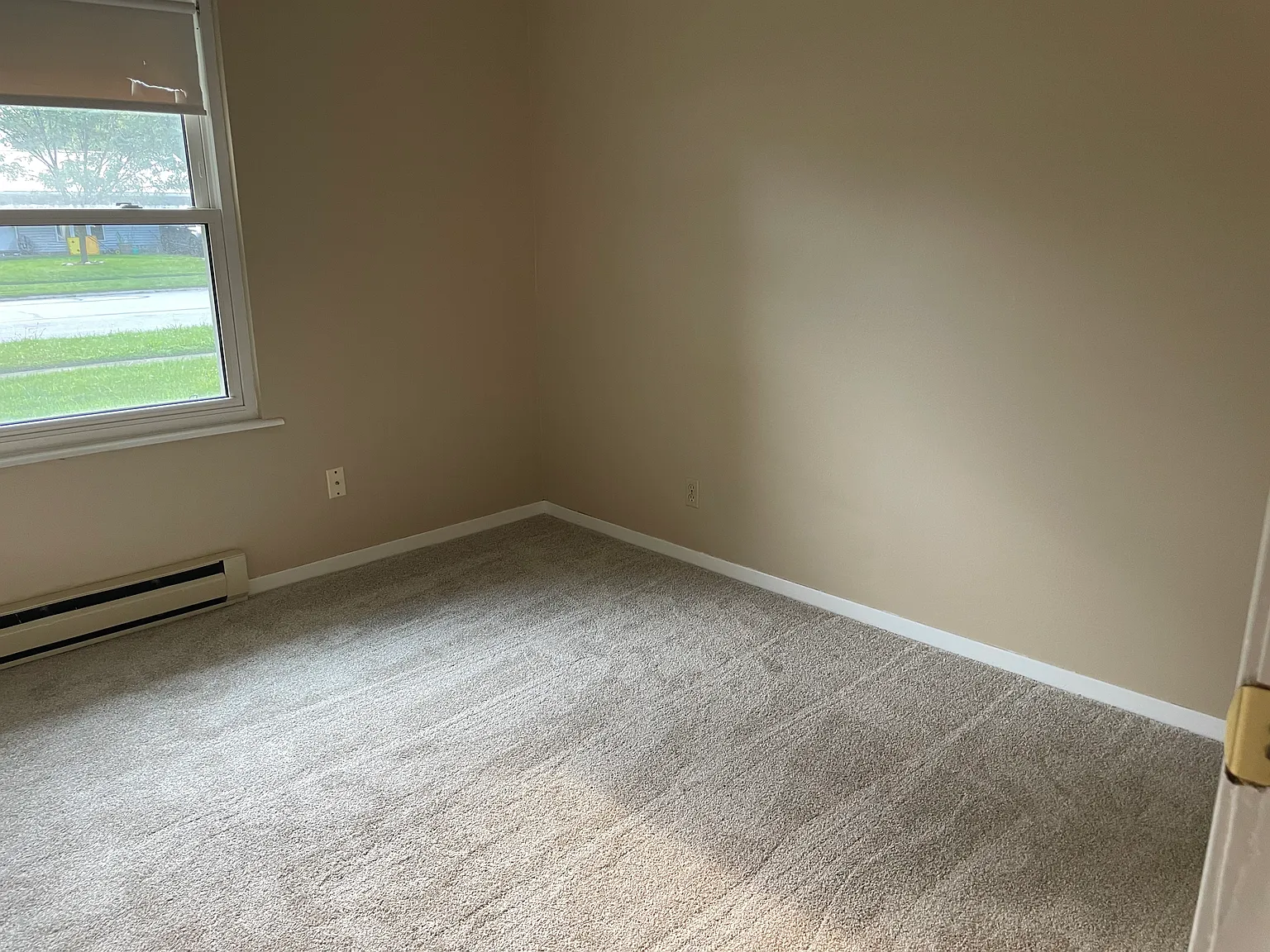 3 bed, 1.5 bath, 1064 sqft, $1,700 — Photo 4