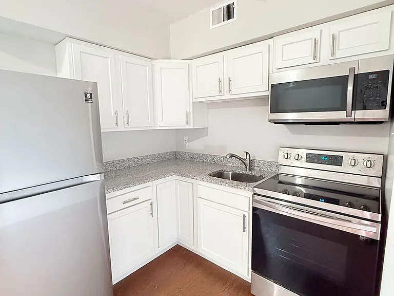 462 South Ave — Photo 3