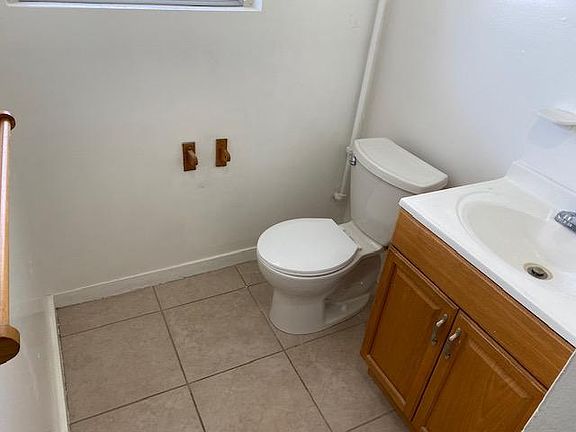 3rd image of 809 Kinau St