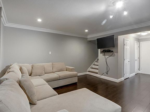 5th image of 2925 Florence Ave APT 24