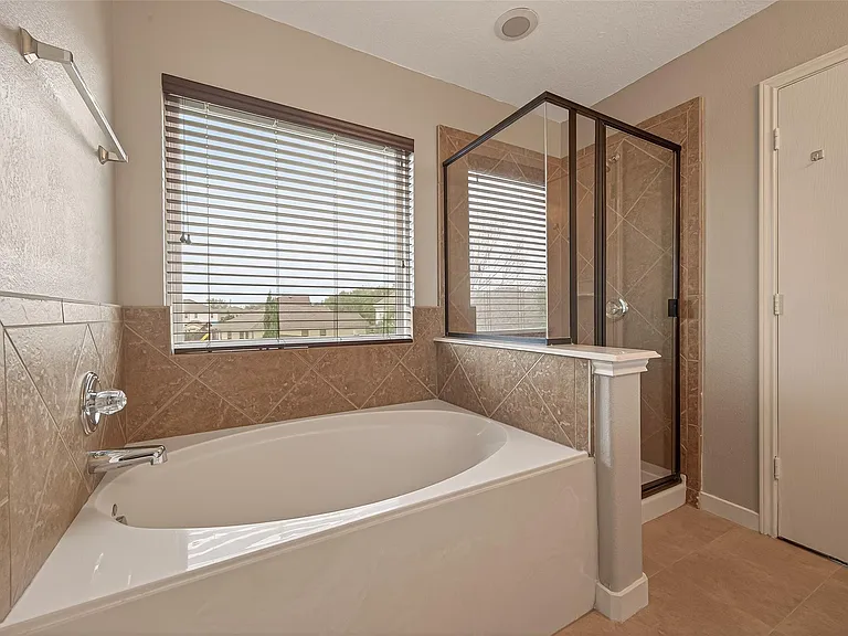 18302 Walden Gate Ln — Photo 38