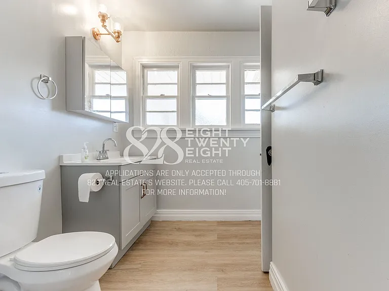241 Emelyn St — Photo 14