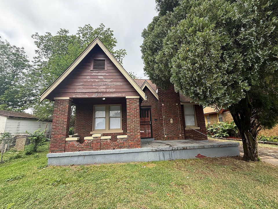1st image of 961 N Willett St
