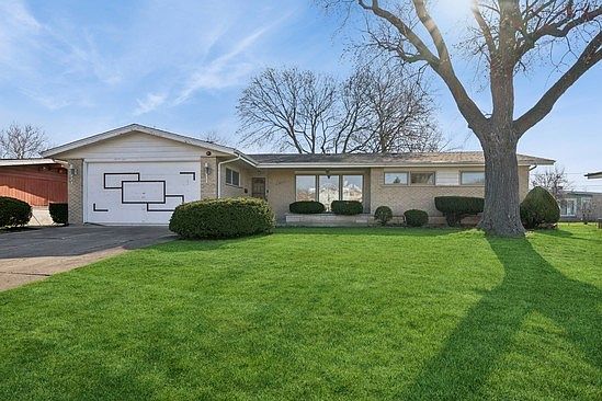 1st image of 5623 N Manor Ln