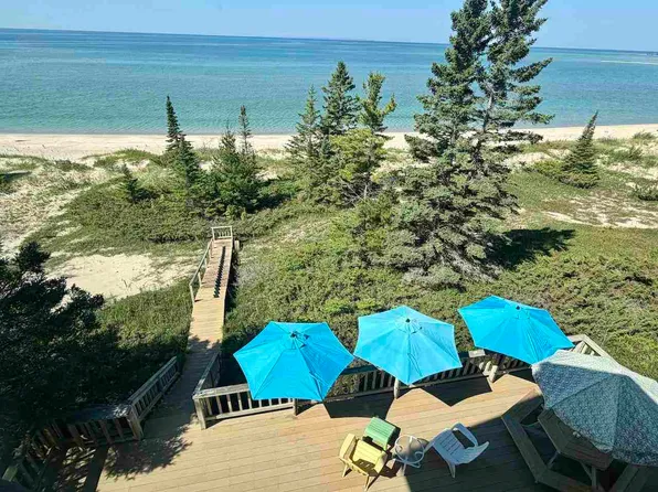 29090 S End Rd, Beaver Island, MI 49782