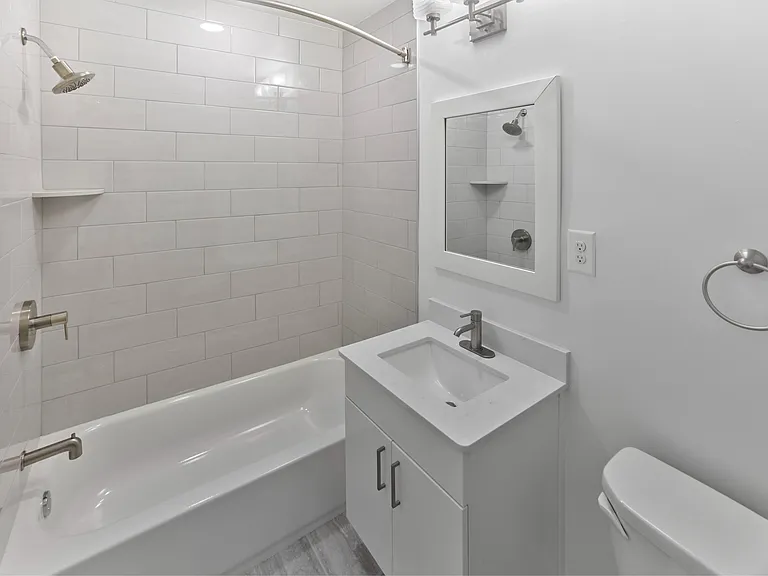 Upgraded bathroom finishes