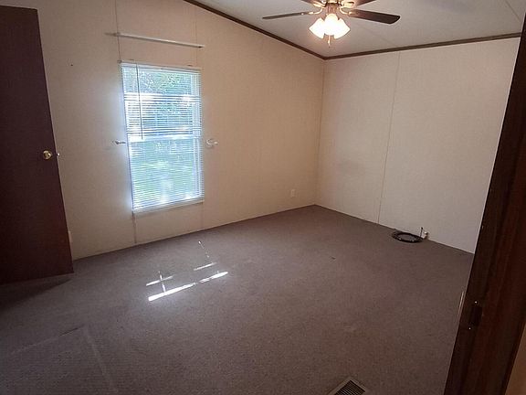 3rd image of 418 Mountain View Rd
