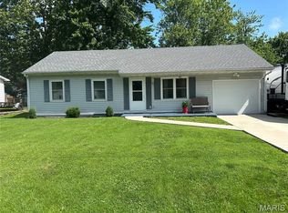 216 Cindy St, Brighton, IL 62012