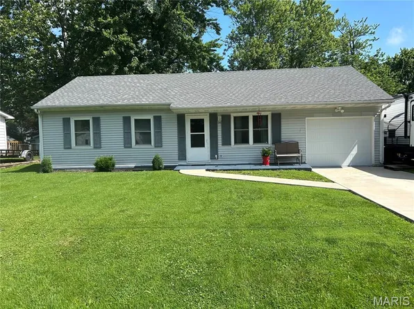 216 Cindy St, Brighton, IL 62012