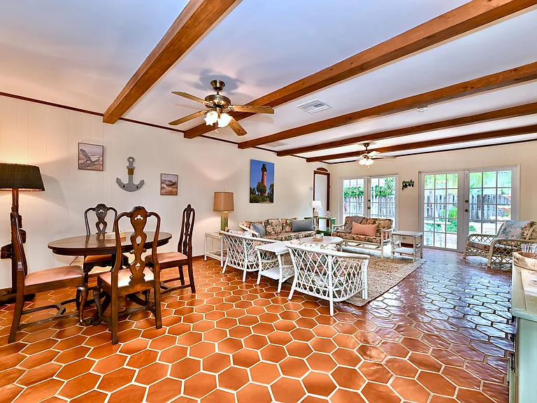 129 Alhambra Pl — Photo 31