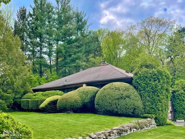 245 Stephens Rd, Grosse Pointe Farms, MI 48236