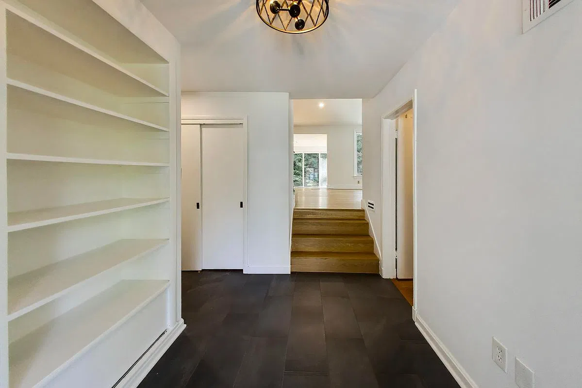 5 bed, 4.0 bath, 3055 sqft, $6,900 — Photo 2