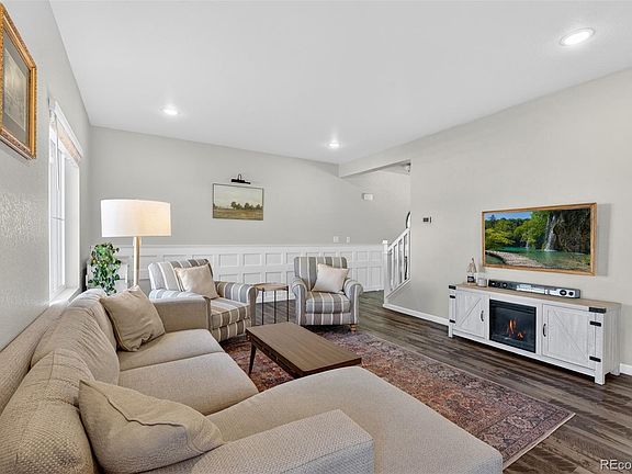 4th image of 2095 Villageview Lane