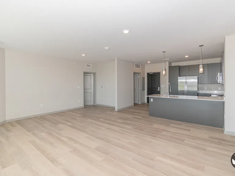 Chateau at Yankee Hill Apartments — Photo 92