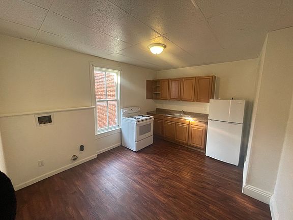 3rd image of 831 Linden Ave #2