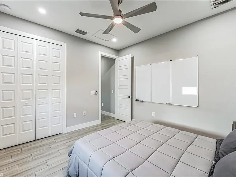 4618 Catalina Ln — Photo 26