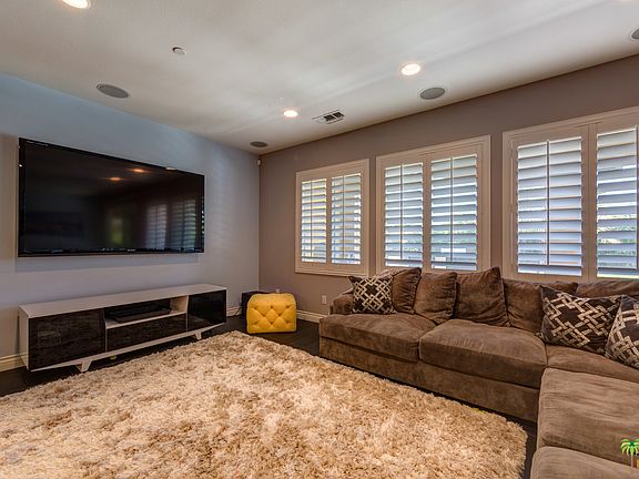 5th image of 74085 Kingston Ct W