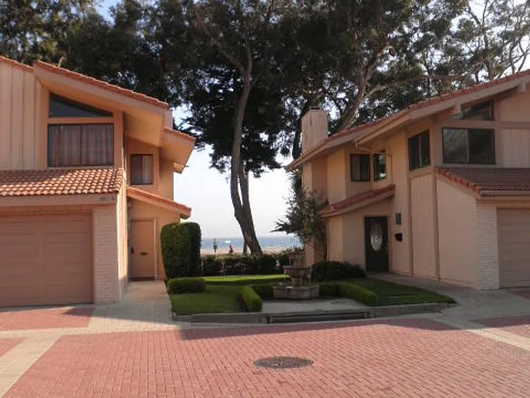 659 Del Parque Dr #B — Photo 2