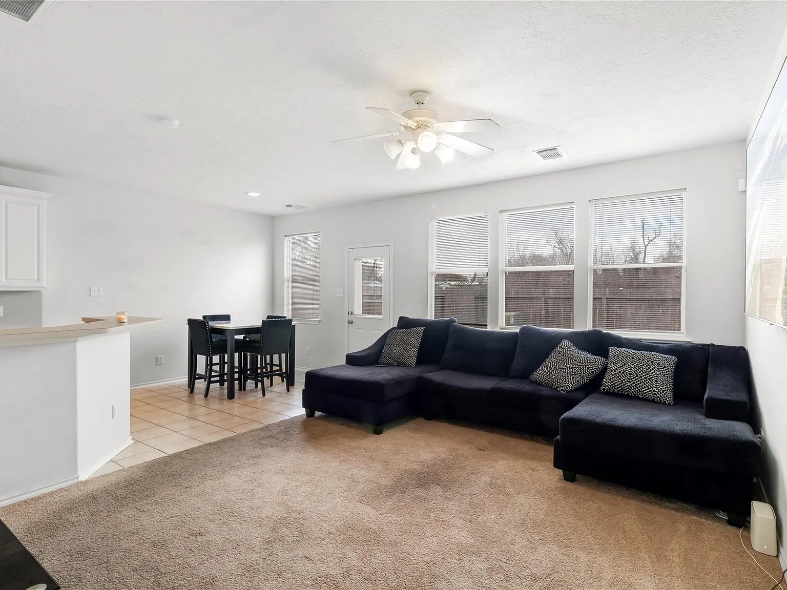 3 bed, 2.5 bath, 1683 sqft, $1,800 — Photo 3