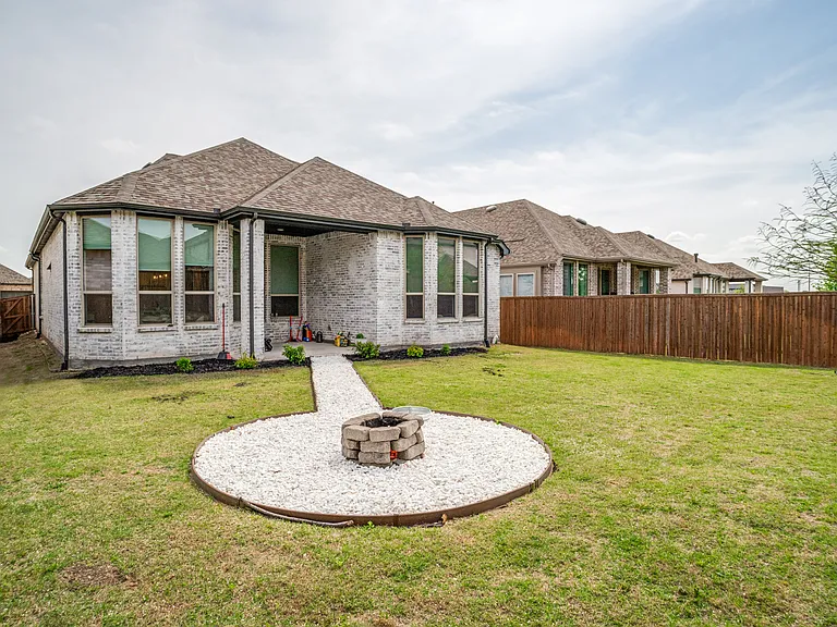 1308 Bluebonnet Ln — Photo 12