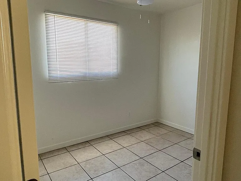 5418 W Windsor Ave — Photo 10