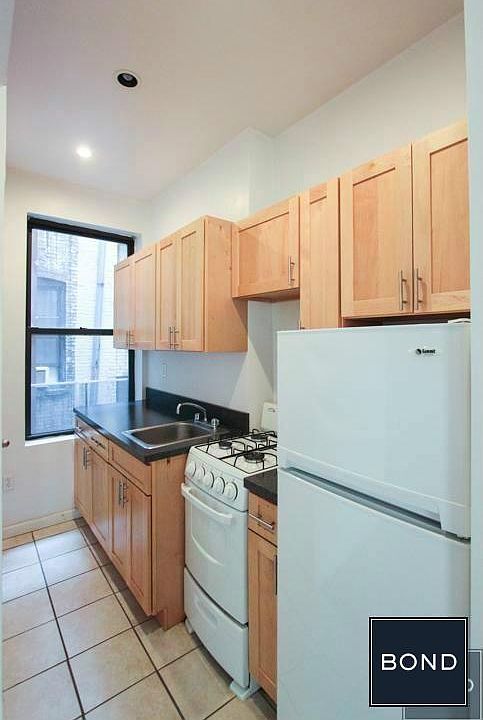 2nd image of 1731 2nd Ave APT 4RN