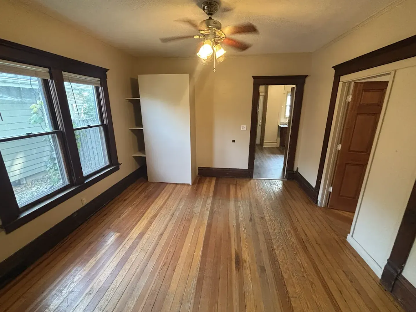 Available August 1st, 6 bedroom, 2 bathroom, Off Street Parking Included! — Photo 3