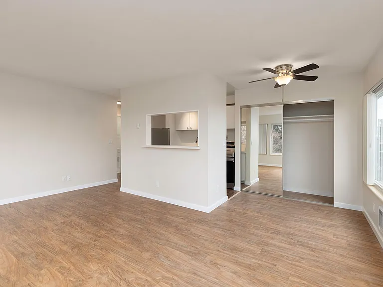 Cordova Apartments — Photo 33