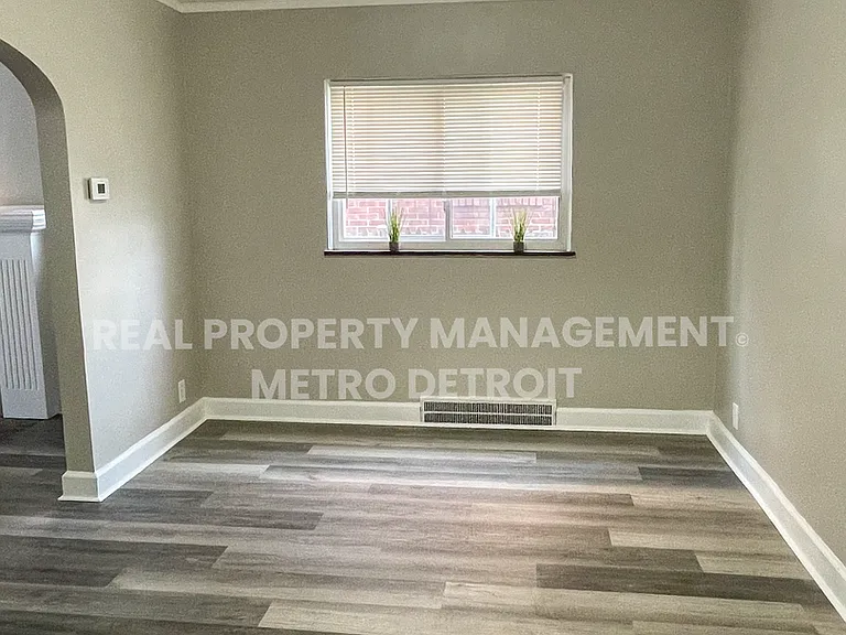 16210 Ferguson St — Photo 4