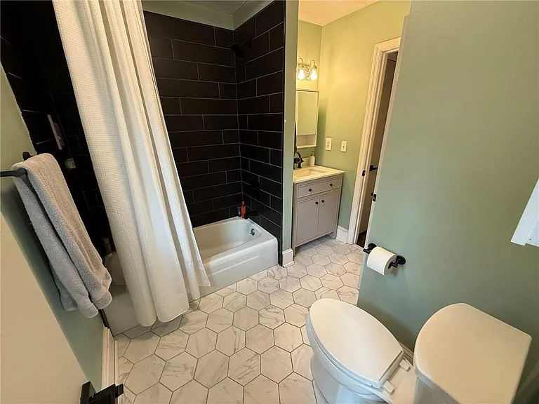 1110 Mountain View Dr — Photo 15