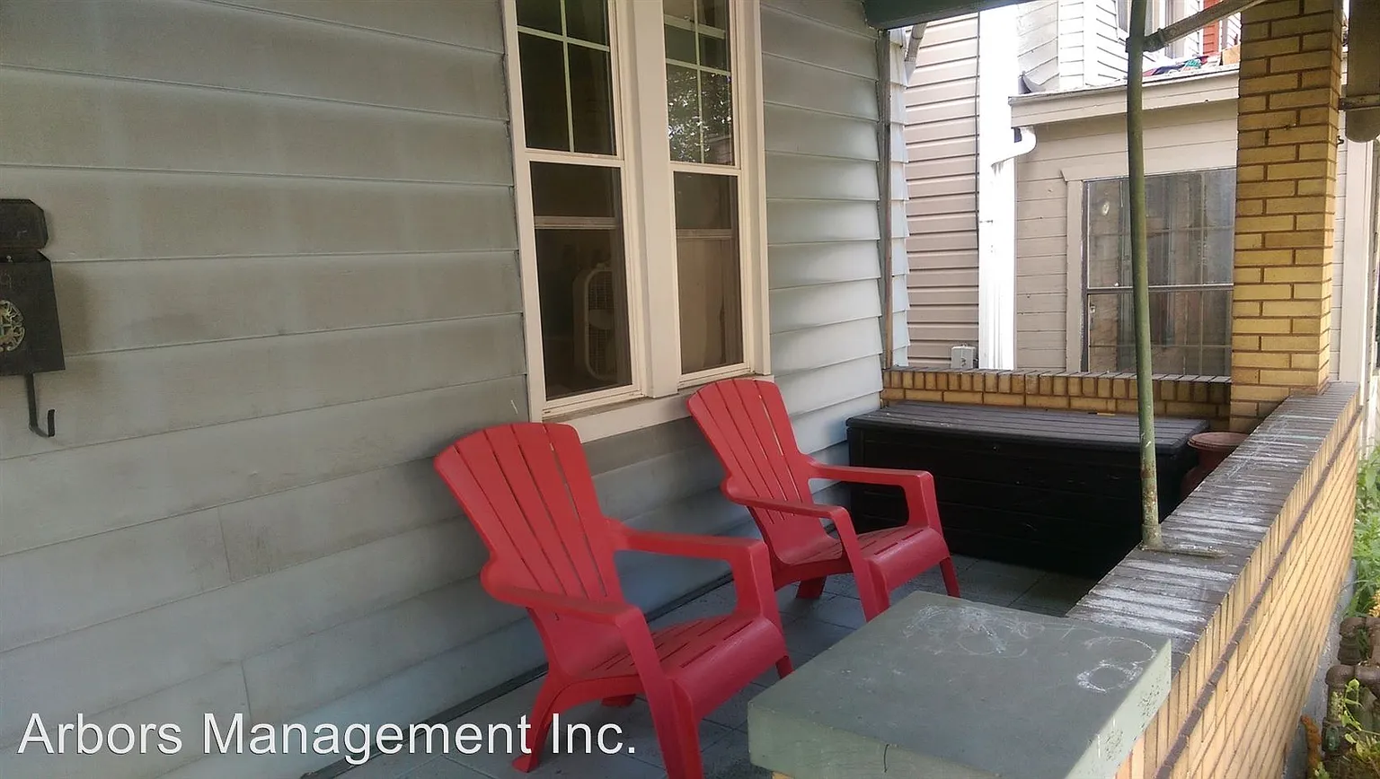 3919 Winterburn Ave photo 1