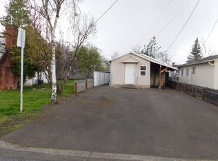 576 W Shenandoah St, Roseburg, OR 97471