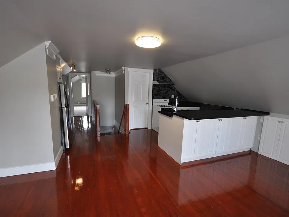 7505 Kingsway