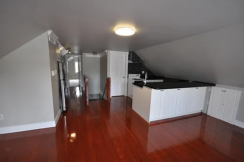 7505 Kingsway Photo 1