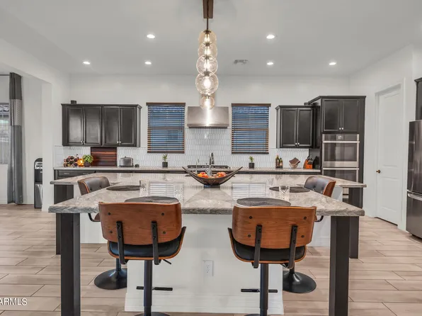 2151 E AQUARIUS Place, Chandler, AZ 85249