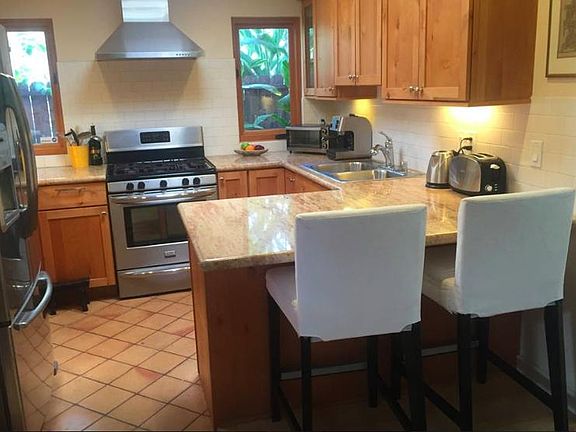 3rd image of 1138 N Poinsettia Pl