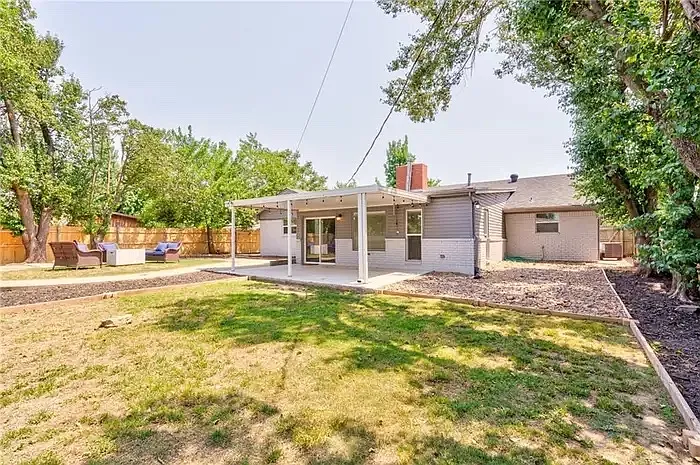 1501 Carlton Way — Photo 30
