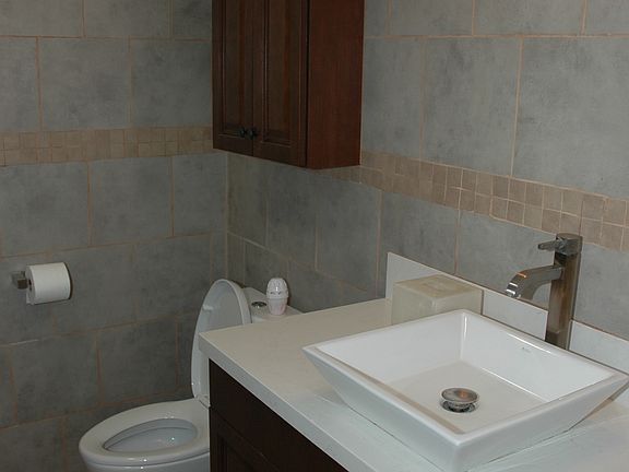 4th image of 323 N Jackson St APT 206