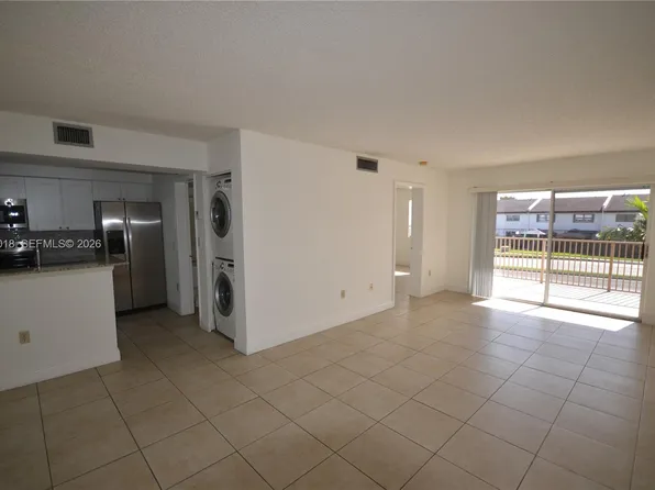 15201 SW 80th St APT 207, Miami, FL 33193