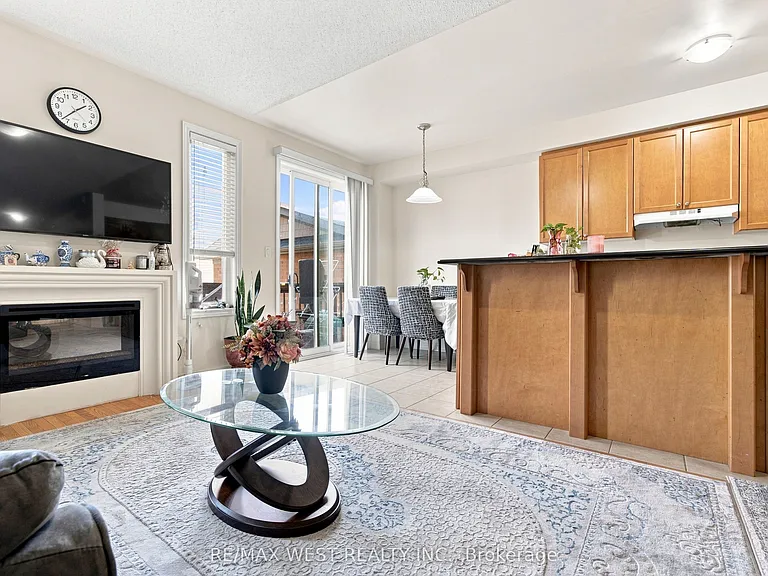 35 Sky Harbour Dr — Photo 7
