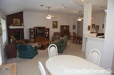Breakfast nook/family room