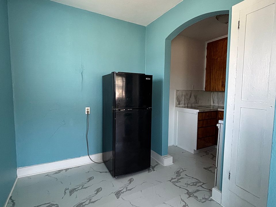 1st image of 530 Emerson Ave #304