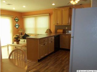122 Hyannis St, Toms River, NJ 08757